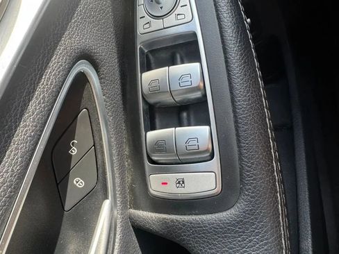 Used 2018 Mercedes-Benz C 300 4MATIC Sedan image 22