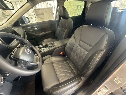 New 2026 Nissan Rogue Platinum AWD/4WD image 13