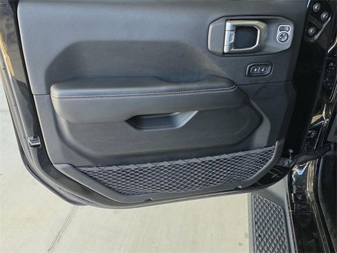 Used 2020 Jeep Gladiator Overland image 37