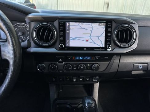 Used 2020 Toyota Tacoma TRD Off-Road w/ TRD Premium Off Road Package AWD/4WD image 19