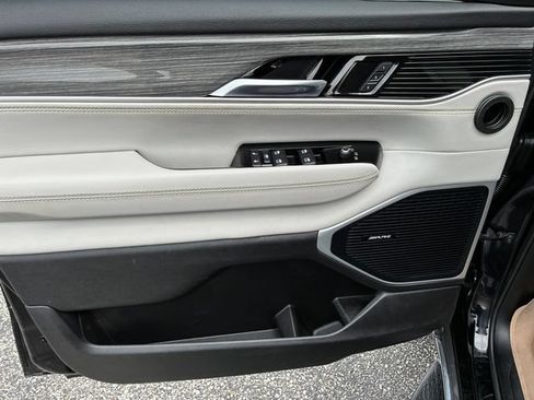 Used 2022 Jeep Wagoneer Series III AWD/4WD image 18
