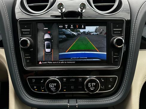 Used 2017 Bentley Bentayga AWD/4WD image 54