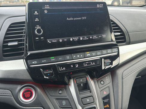 Used 2025 Honda Odyssey Sport-L image 11