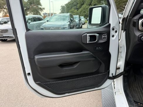 Used 2019 Jeep Wrangler Unlimited Sahara image 19