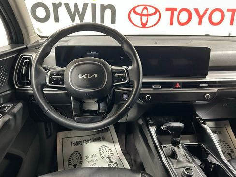 Used 2024 Kia Sorento S image 18