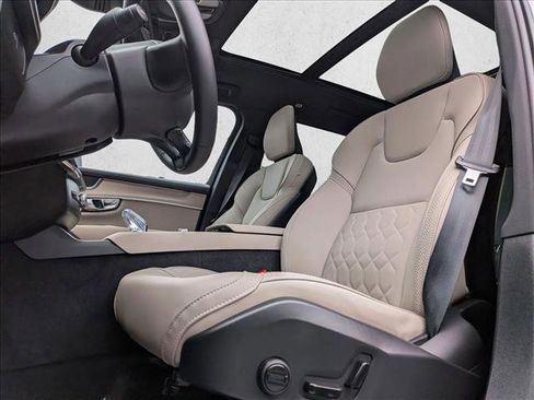 Certified 2025 Volvo XC90 B5 Core w/ Protection Package Premier image 14