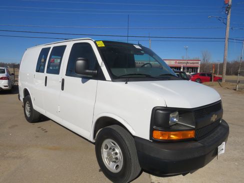 Used 2013 Chevrolet Express 2500 w/ Power Package image 3