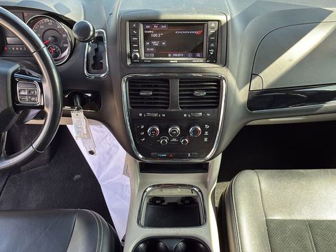 Used 2018 Dodge Grand Caravan SXT FWD image 23