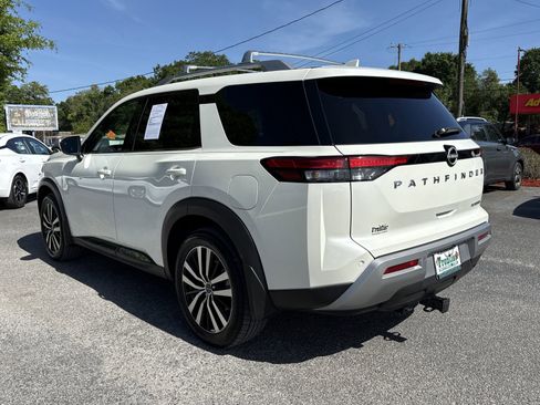 Used 2024 Nissan Pathfinder Platinum image 3