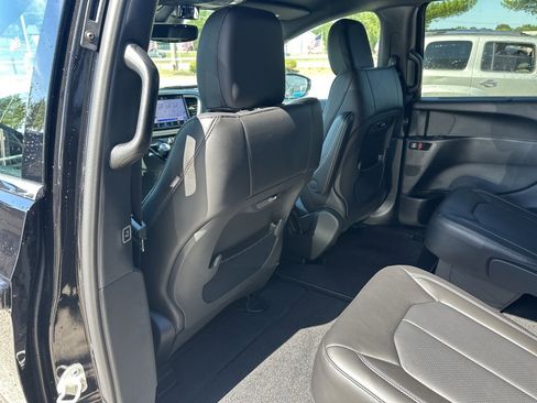 New 2026 Chrysler Pacifica Select image 45