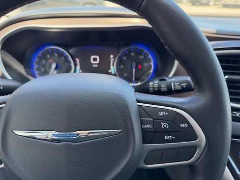 Used 2017 Chrysler Pacifica Touring-L Plus w/ Tire & Wheel Group image 26