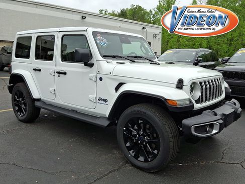 Certified 2025 Jeep Wrangler Unlimited Sahara AWD/4WD image 1