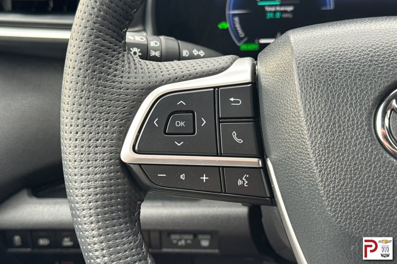 Used 2025 Toyota Sienna Platinum AWD/4WD image 30