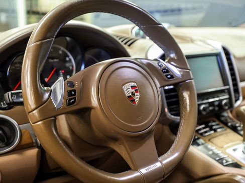 Used 2011 Porsche Cayenne Turbo w/ Premium Pkg Plus image 9