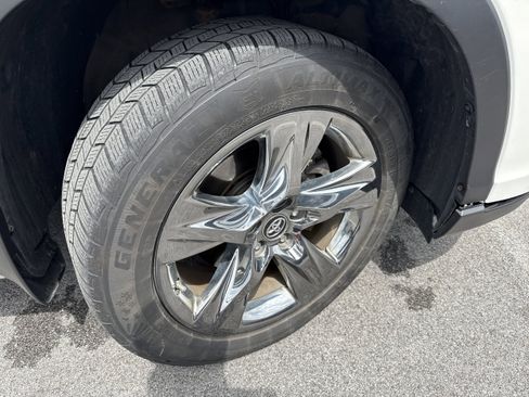 Used 2018 Toyota Highlander Limited Platinum AWD/4WD image 12