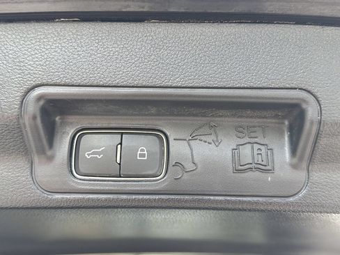 Certified 2022 Ford Explorer XLT w/ Equipment Group 202A RWD image 9