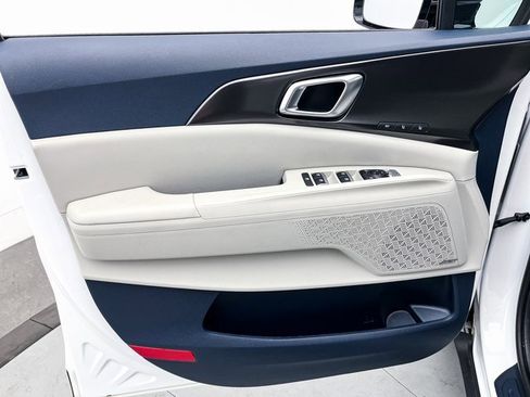 Used 2025 Kia Carnival SX Prestige image 21