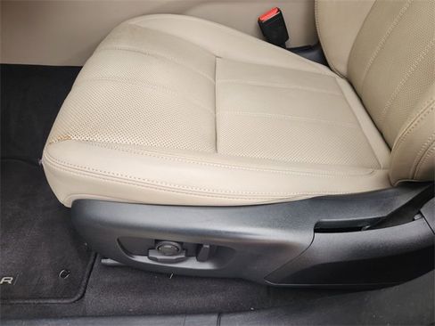 Used 2021 Land Rover Range Rover Velar R-Dynamic S image 23