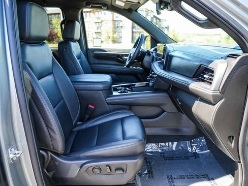 Used 2025 Chevrolet Tahoe Z71 AWD/4WD image 15