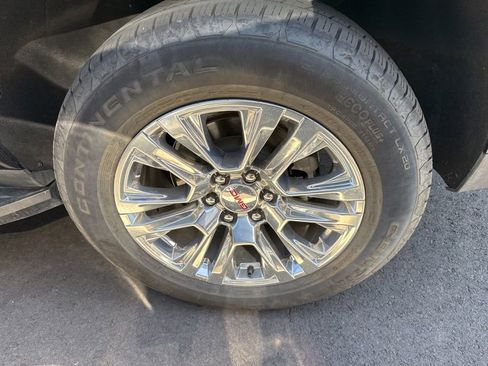 Used 2025 GMC Yukon XL Denali AWD/4WD image 14