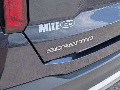 Used 2025 Kia Sorento LX FWD image 24