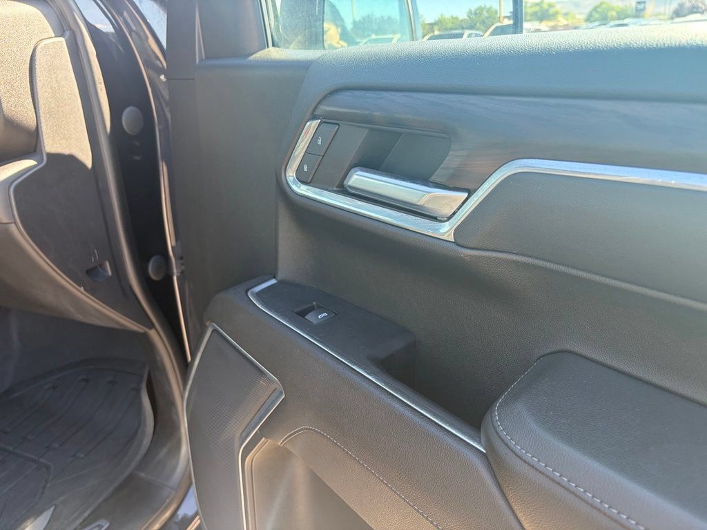 Used 2023 GMC Sierra 1500 SLT w/ X31 Off-Road Package AWD/4WD image 36