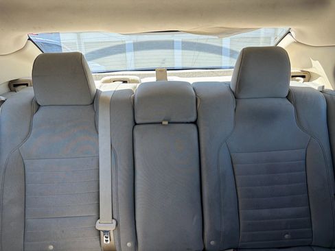 Used 2017 Ford Taurus SE FWD image 15