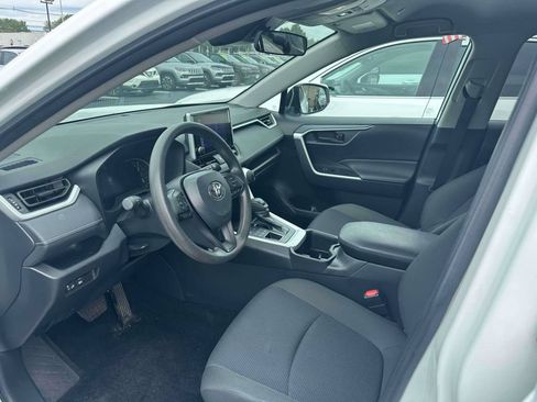 Used 2025 Toyota RAV4 LE AWD/4WD image 15