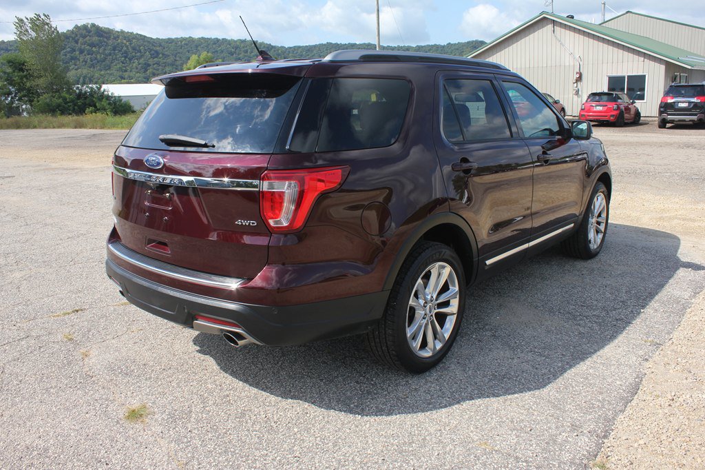 Used 2018 Ford Explorer XLT w/ Equipment Group 202A AWD/4WD image 5