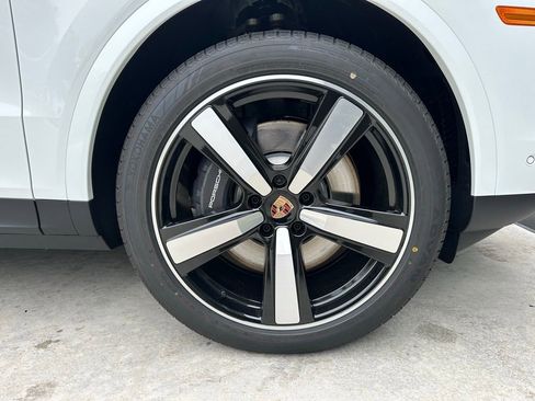 Used 2026 Porsche Cayenne E-Hybrid Coupe AWD/4WD image 15