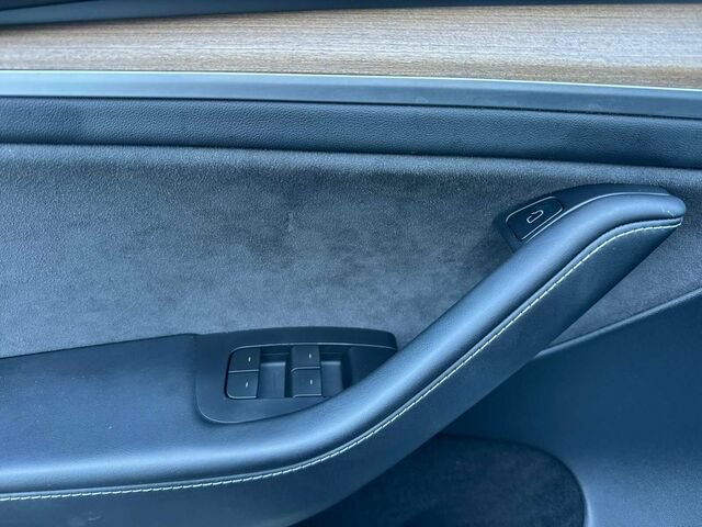 Used 2023 Tesla Model Y AWD image 11