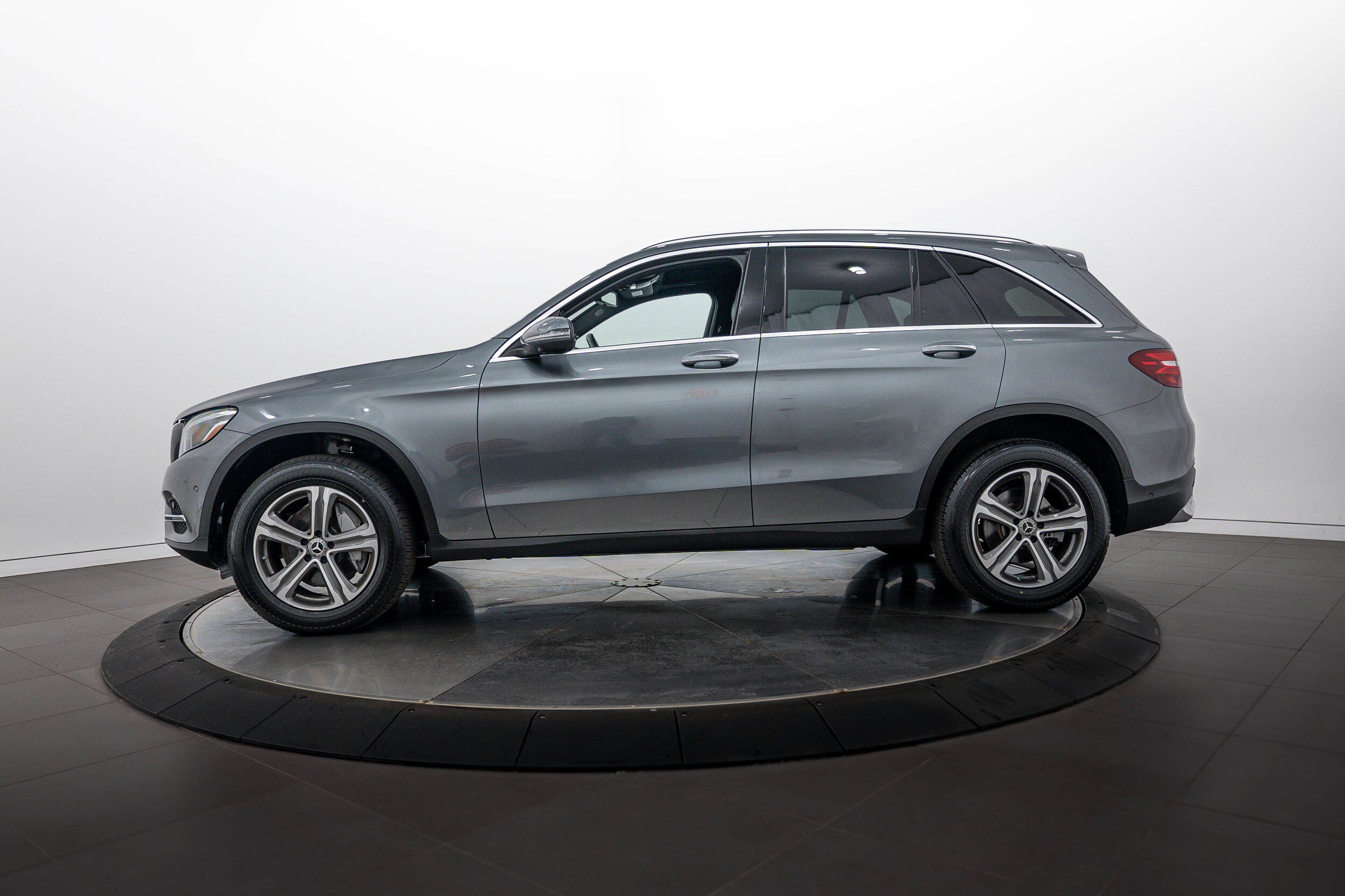 Used 2019 Mercedes-Benz GLC 300 4MATIC image 6