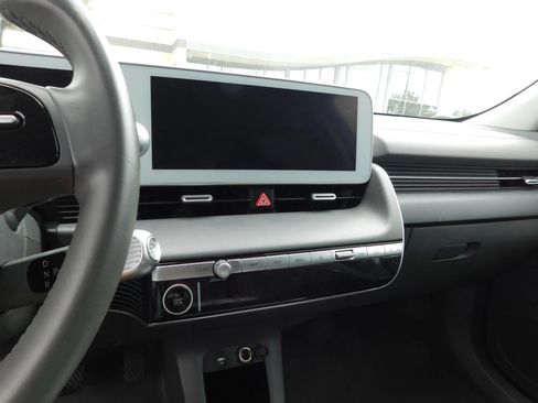 Used 2024 Hyundai Ioniq 5 SE RWD image 17