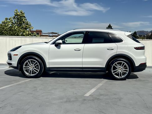 Used 2021 Porsche Cayenne AWD/4WD image 3