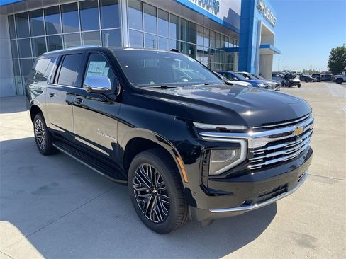 New 2025 Chevrolet Suburban Premier image 2