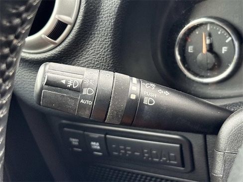 Used 2018 Jeep Wrangler Unlimited Rubicon w/ Connectivity Group image 29