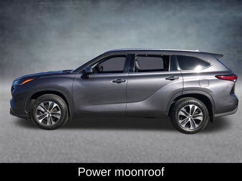 Used 2021 Toyota Highlander XLE AWD/4WD image 9