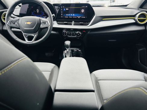 Used 2024 Chevrolet Trax LT w/ Driver Confidence Package image 23