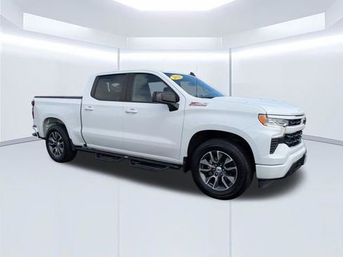 Used 2022 Chevrolet Silverado 1500 RST w/ Convenience Package II AWD/4WD image 2