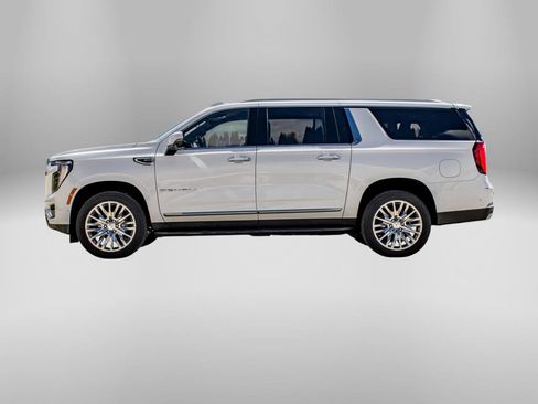 Used 2025 GMC Yukon XL Denali AWD/4WD image 4