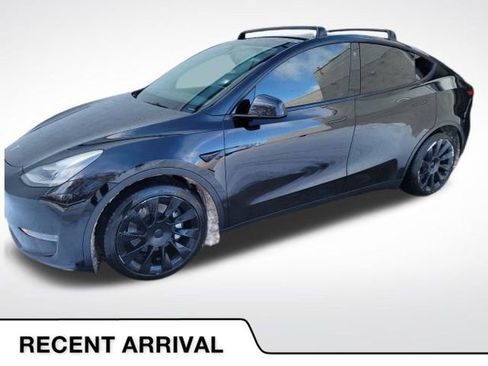 Used 2021 Tesla Model Y Long Range image 1
