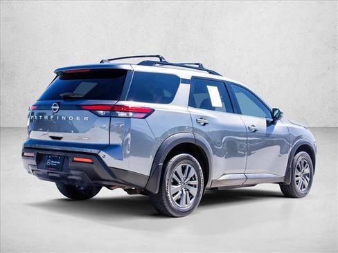 Used 2022 Nissan Pathfinder SV AWD/4WD image 5