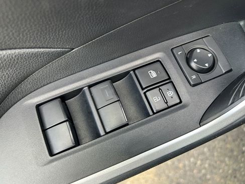 Used 2021 Toyota RAV4 LE AWD/4WD image 24