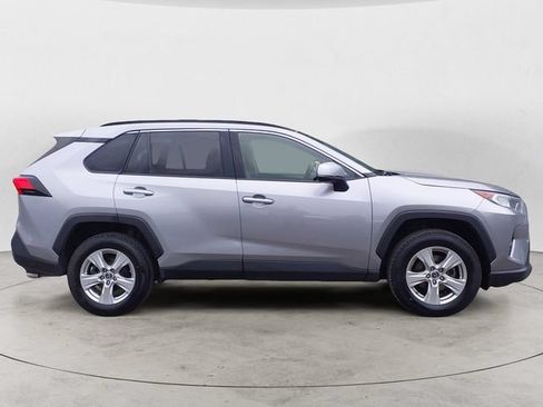Used 2019 Toyota RAV4 XLE AWD/4WD image 4