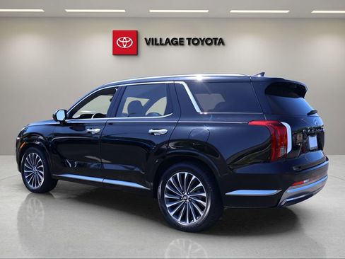 Used 2023 Hyundai Palisade Calligraphy FWD image 3