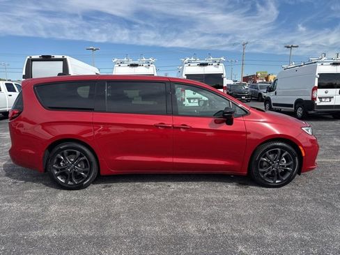 New 2026 Chrysler Pacifica Select image 11