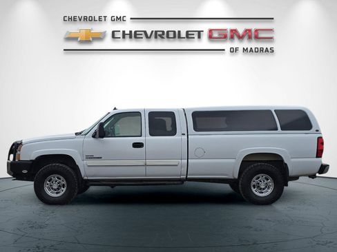Used 2006 Chevrolet Silverado 2500 LT w/ Heavy-Duty Power Package image 6