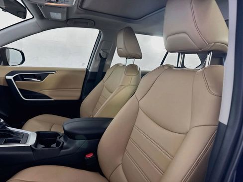 Used 2021 Toyota RAV4 XLE Premium image 34