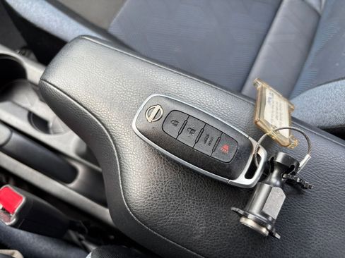 Used 2025 Nissan Versa SV image 21