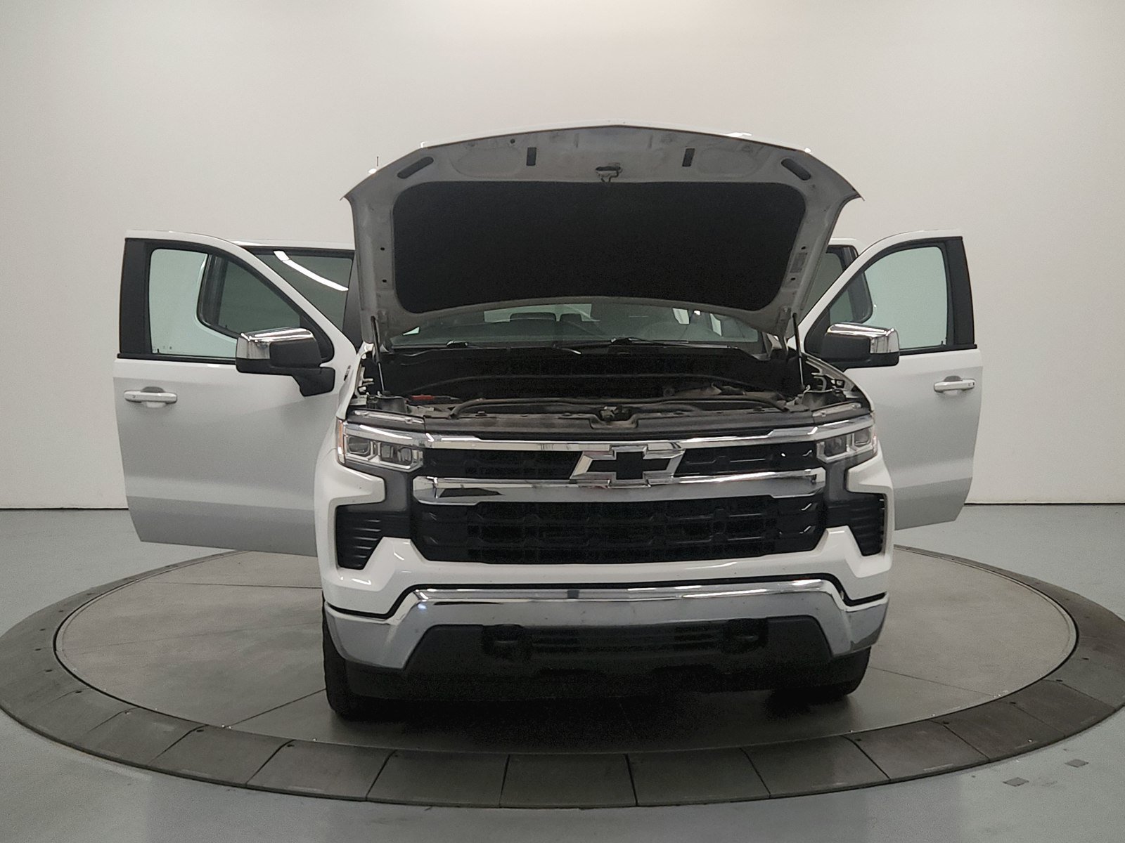 Used 2024 Chevrolet Silverado 1500 LT AWD/4WD image 11